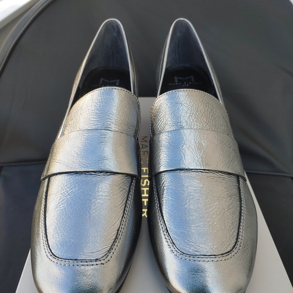 MARC FISHER LTD Leather Hudson Silver Loafers, 7.5 - Picture 3 of 12